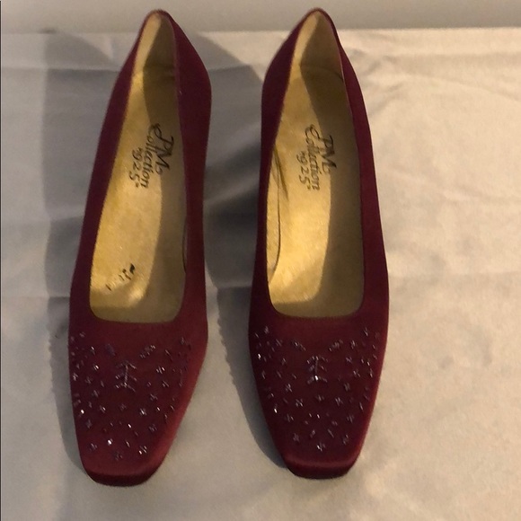 Shoes - ❤️Burgundy women’s heels size 8.5